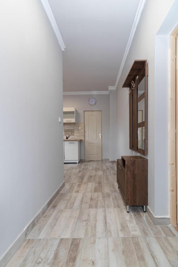 Appartement Ivanhoe Apartman à Nyírbátor Extérieur photo
