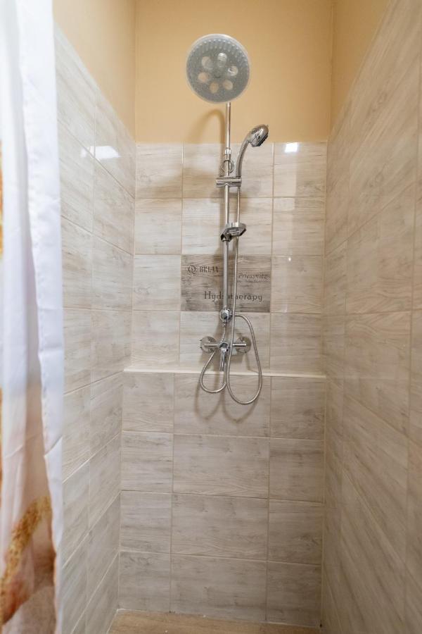 Appartement Ivanhoe Apartman à Nyírbátor Extérieur photo