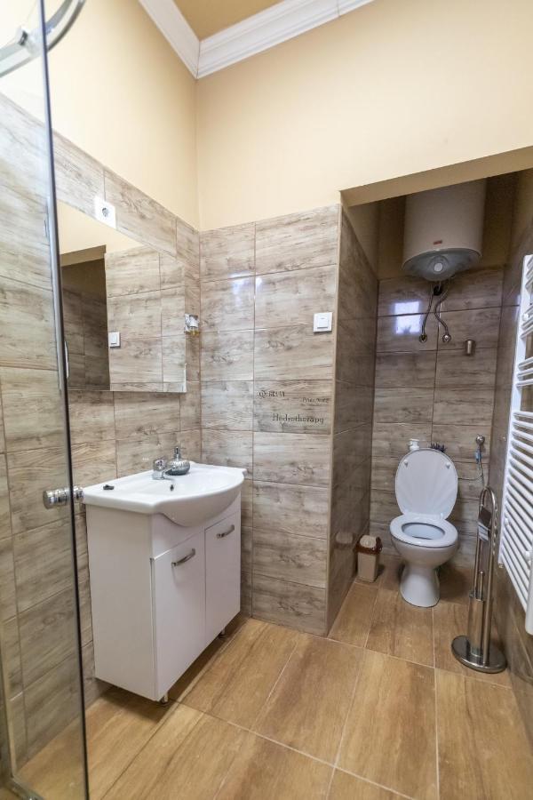 Appartement Ivanhoe Apartman à Nyírbátor Extérieur photo