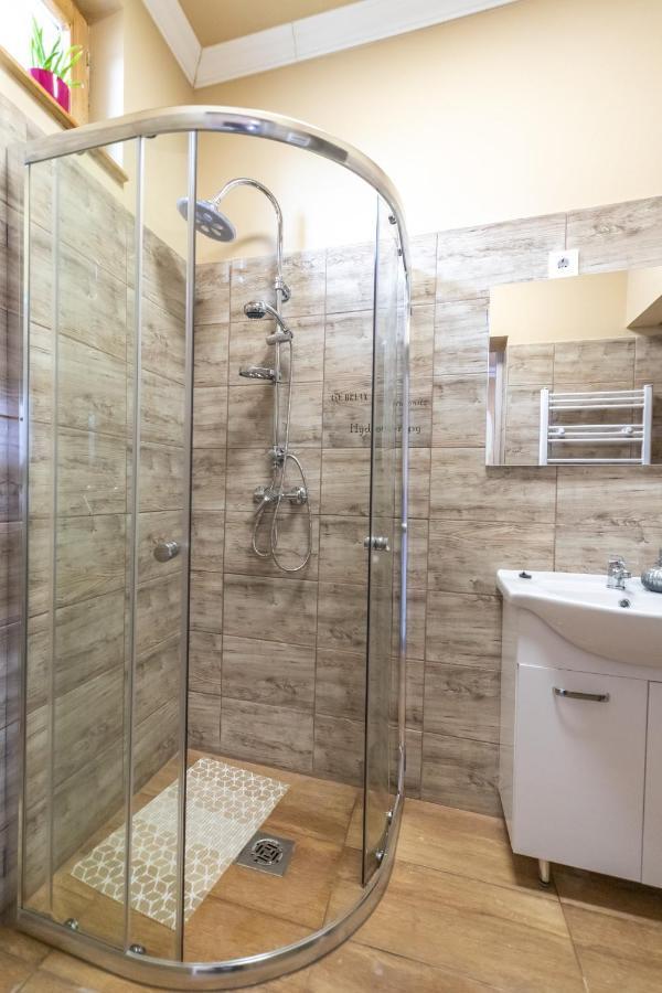 Appartement Ivanhoe Apartman à Nyírbátor Extérieur photo