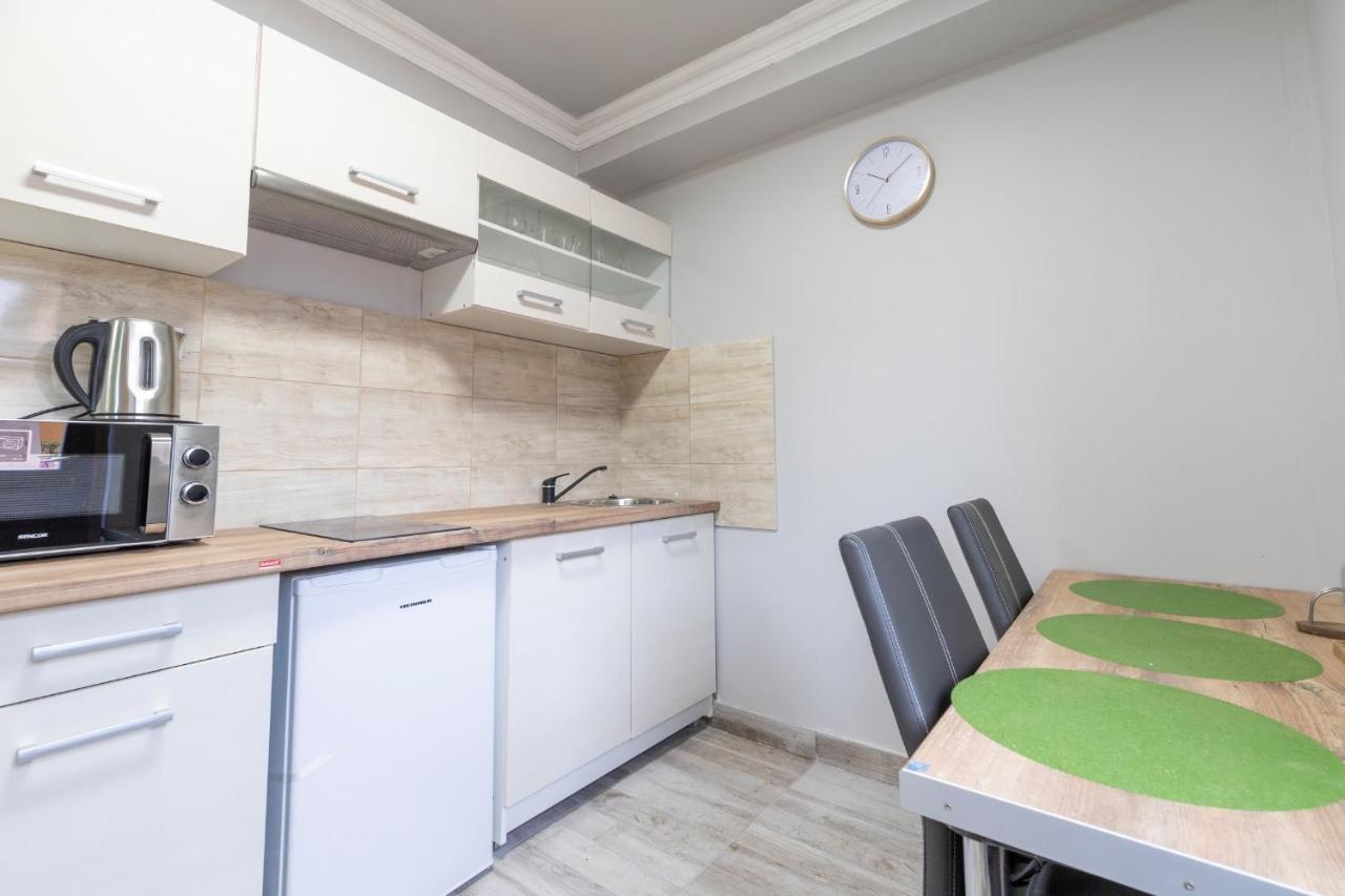 Appartement Ivanhoe Apartman à Nyírbátor Extérieur photo
