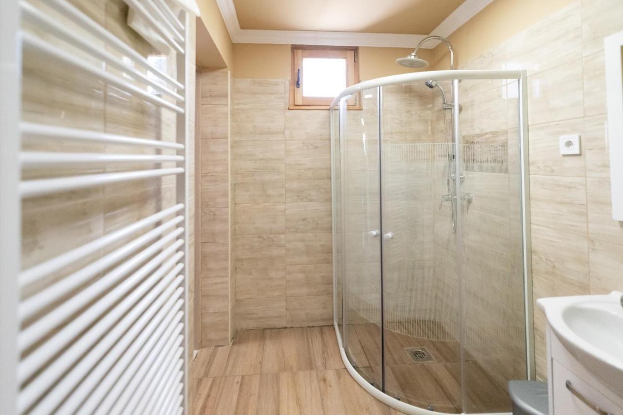 Appartement Ivanhoe Apartman à Nyírbátor Extérieur photo
