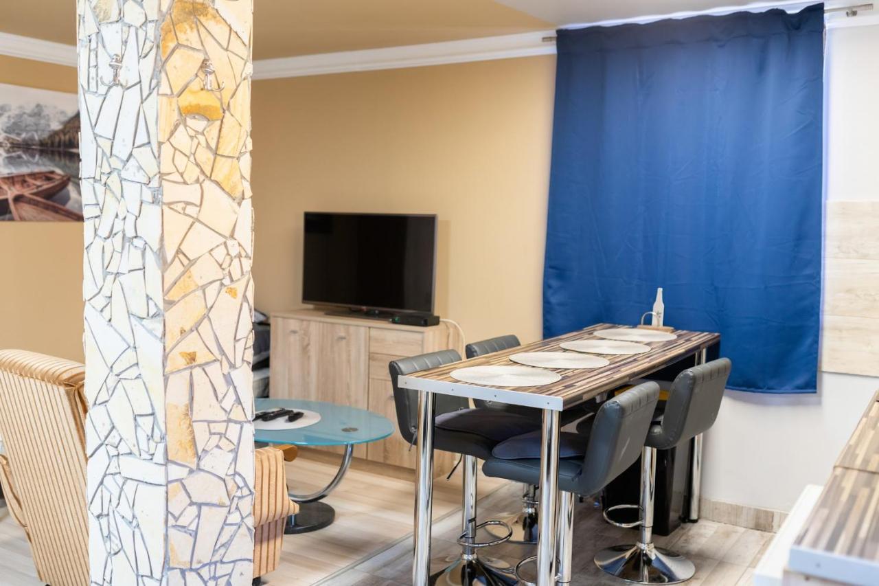 Appartement Ivanhoe Apartman à Nyírbátor Extérieur photo