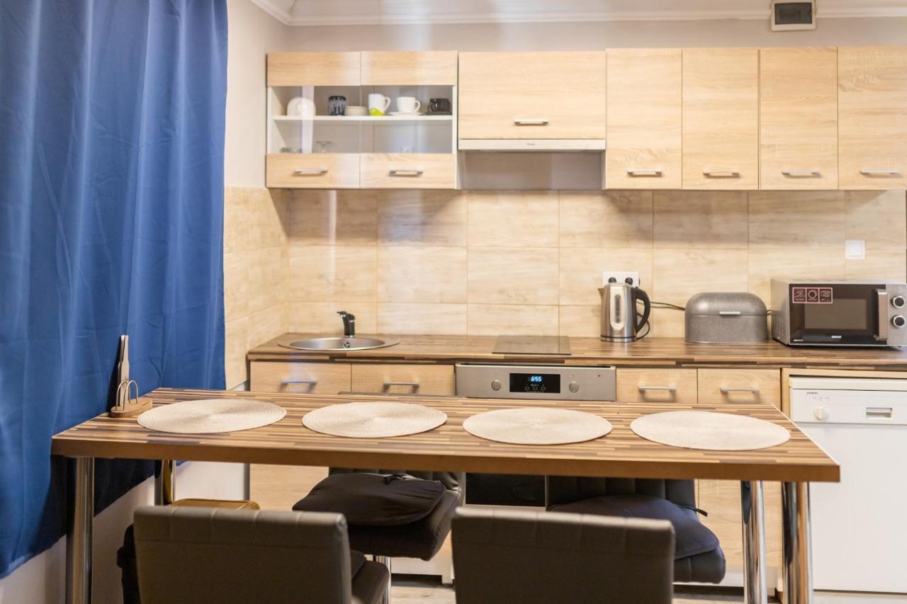 Appartement Ivanhoe Apartman à Nyírbátor Extérieur photo