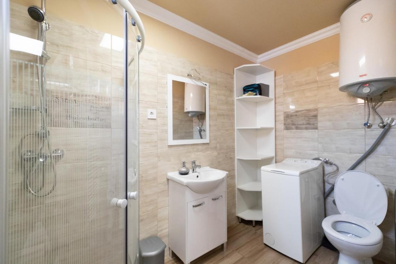 Appartement Ivanhoe Apartman à Nyírbátor Extérieur photo