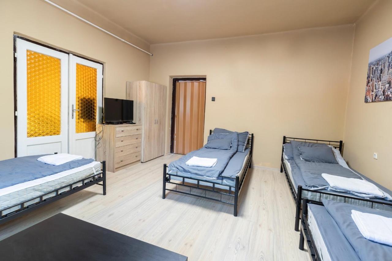 Appartement Ivanhoe Apartman à Nyírbátor Extérieur photo