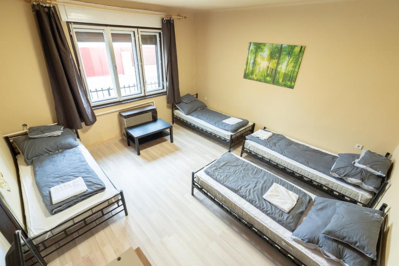 Appartement Ivanhoe Apartman à Nyírbátor Extérieur photo