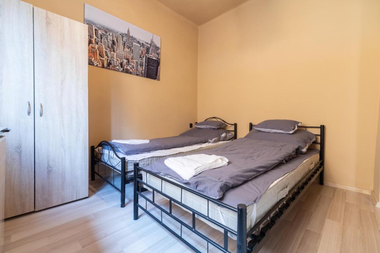 Appartement Ivanhoe Apartman à Nyírbátor Extérieur photo